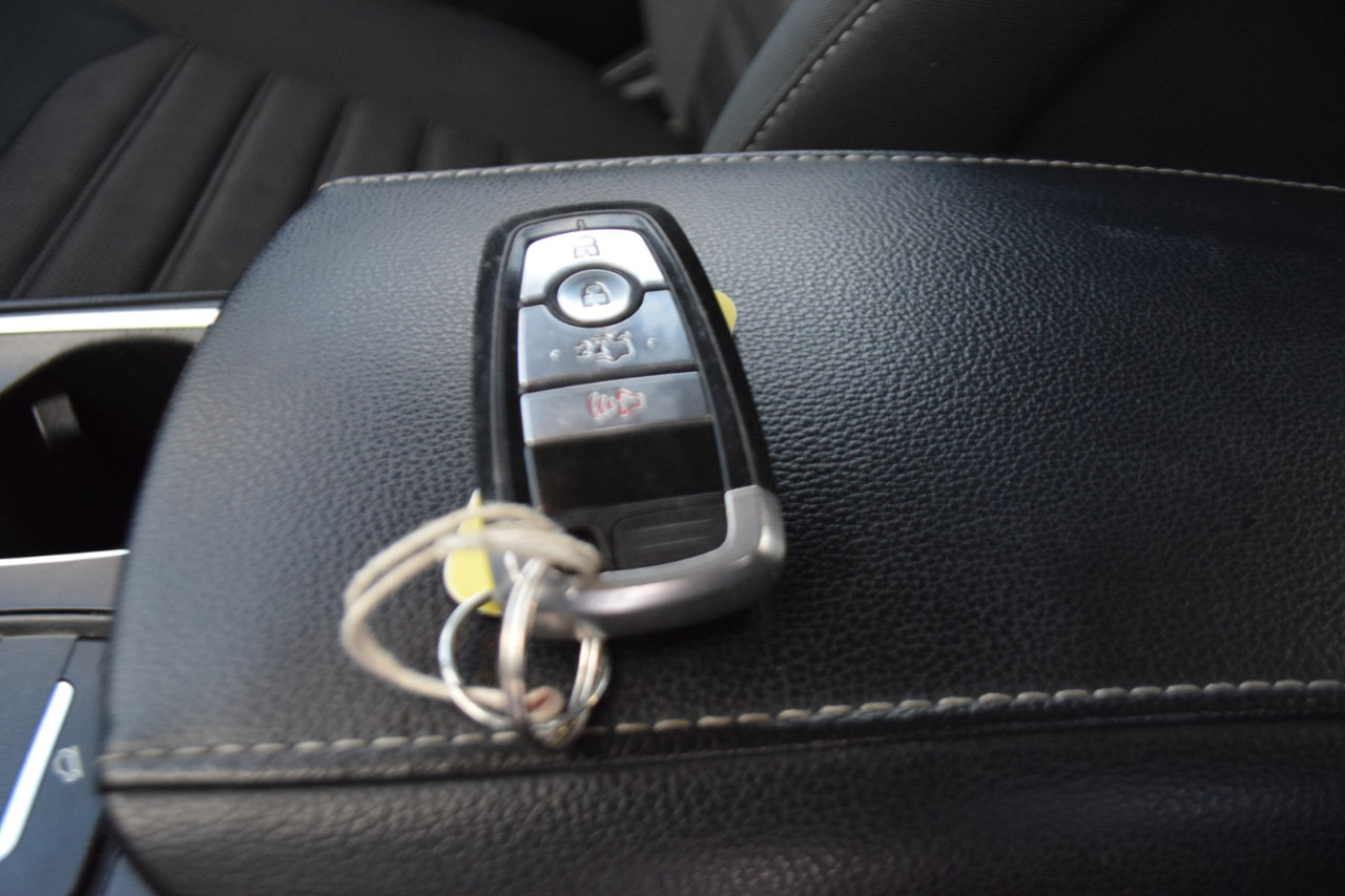 Used 2017 Ford Fusion SE image 31