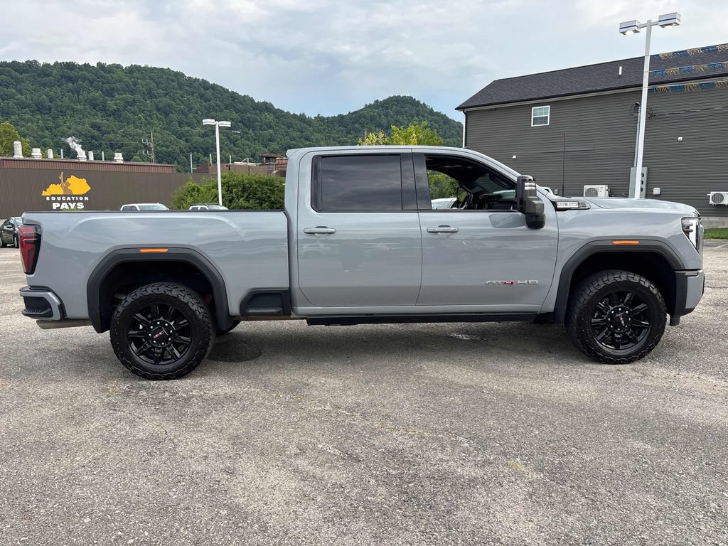 Used 2025 GMC Sierra 2500 AT4 AWD/4WD image 4