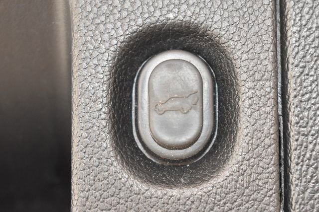 Used 2018 Chevrolet Tahoe LT w/ Luxury Package AWD/4WD image 17