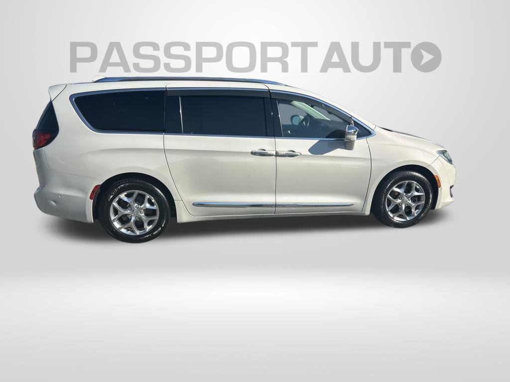 Used 2019 Chrysler Pacifica Limited w/ Advanced Safetytec Group FWD image 7