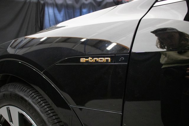 Used 2022 Audi e-tron Premium Plus w/ Premium Plus Package image 37