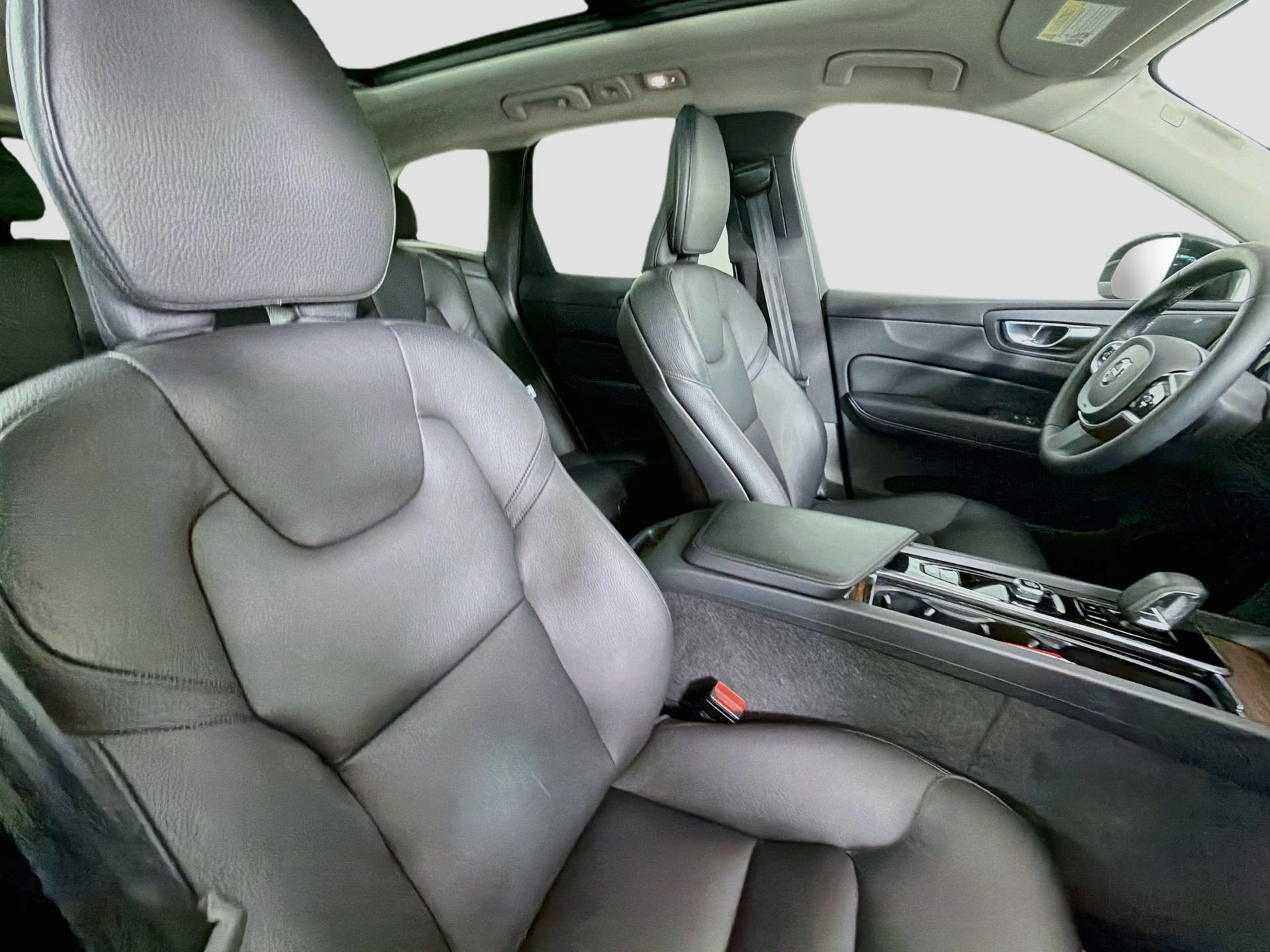 Certified 2023 Volvo XC60 B5 Plus w/ Protection Package Premier FWD image 29