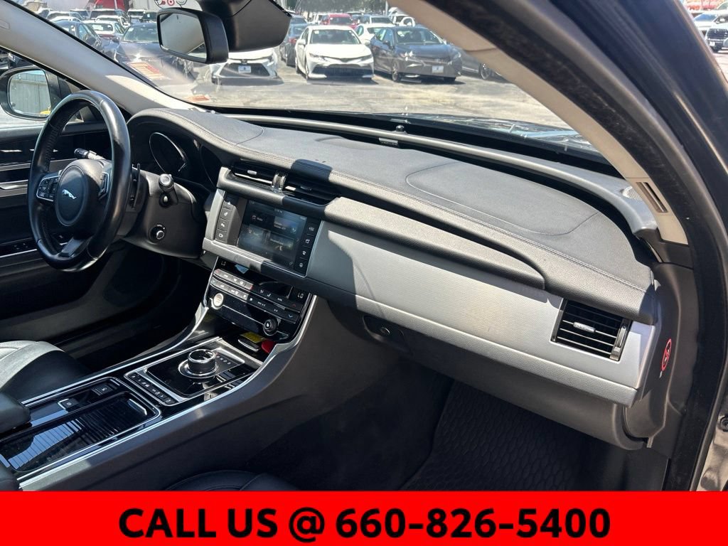 Used 2017 Jaguar XF Premium AWD/4WD image 7
