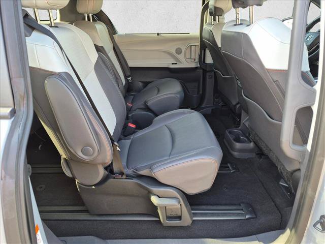 Used 2024 Toyota Sienna XSE FWD image 17