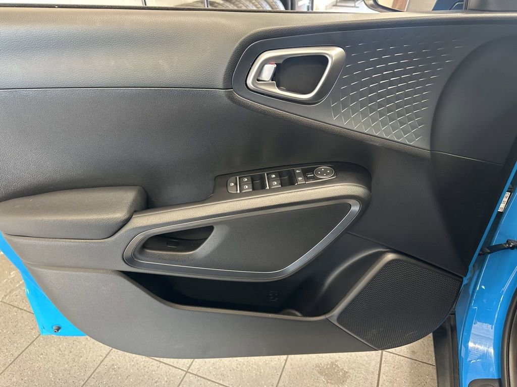 Used 2025 Kia Soul EX FWD image 40