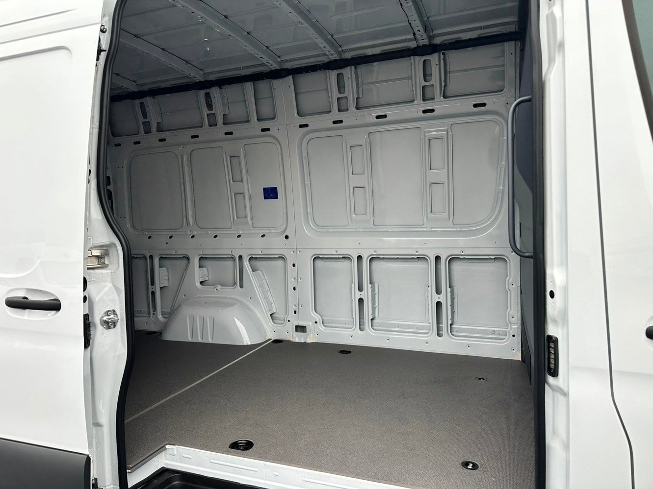 Used 2025 Mercedes-Benz Sprinter 2500 image 25