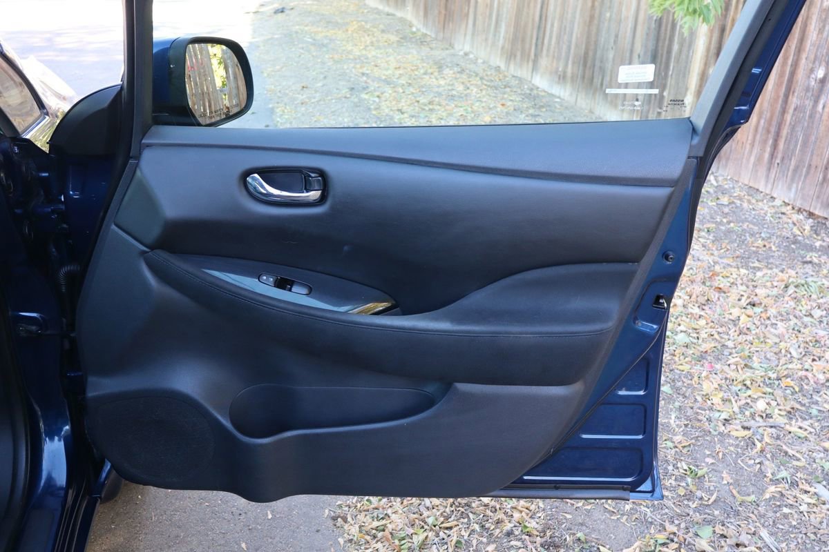 Used 2016 Nissan Leaf SV image 26