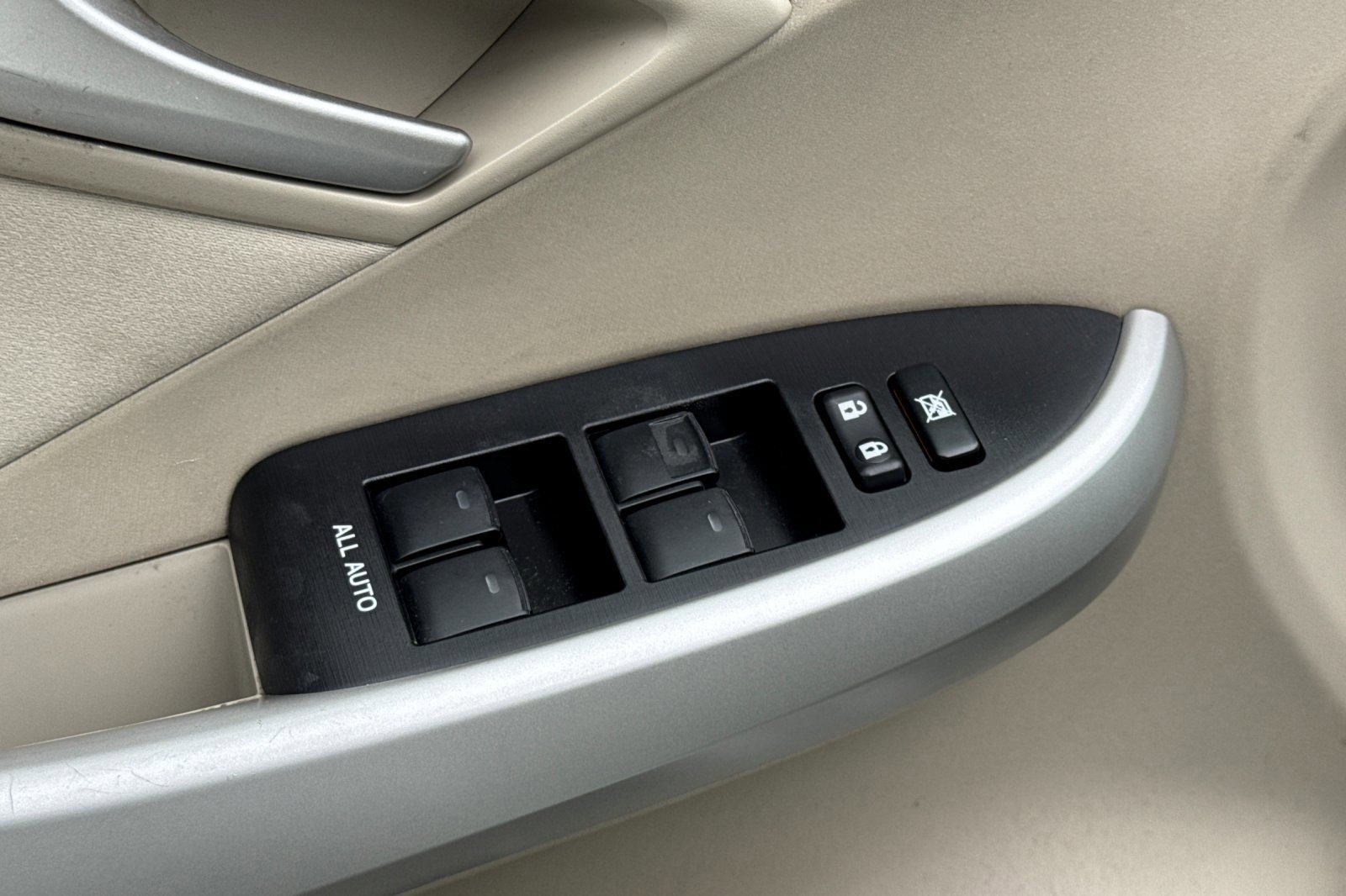 Used 2012 Toyota Prius Three w/ Appearance Pkg image 14