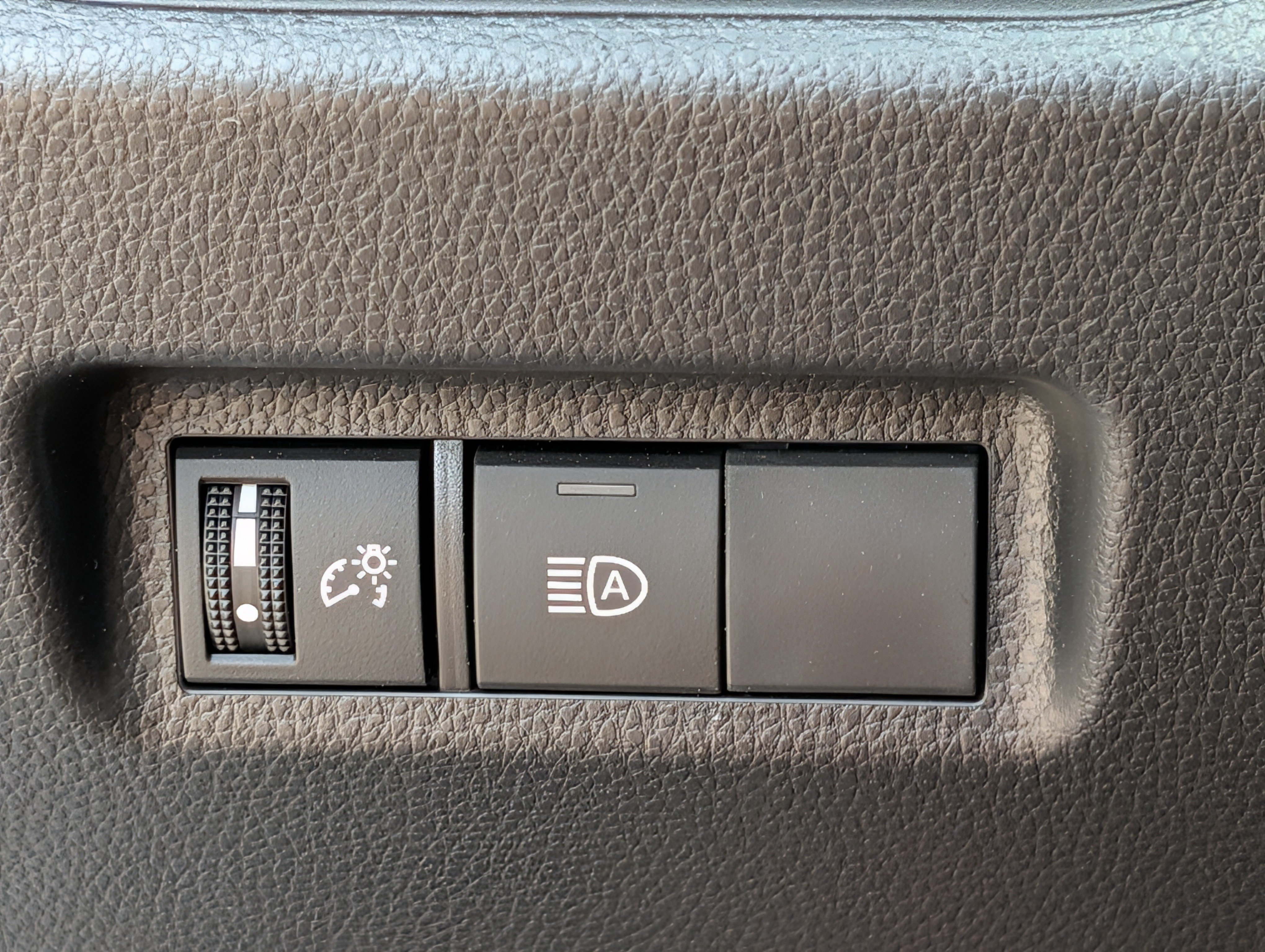Used 2025 Toyota RAV4 LE AWD/4WD image 19