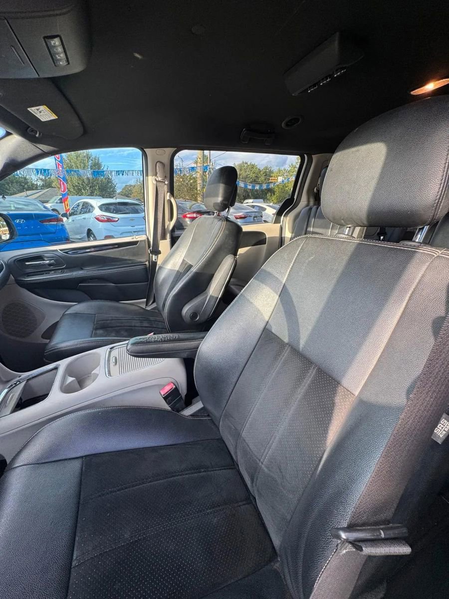 Used 2018 Dodge Grand Caravan SXT image 16