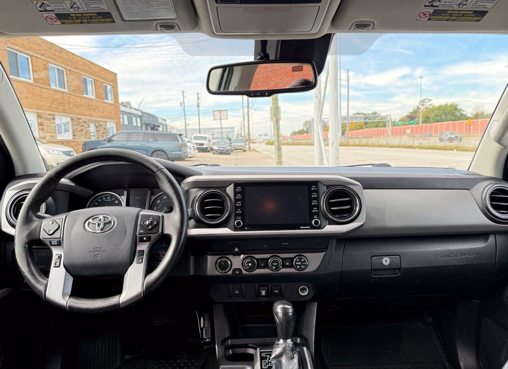 Used 2020 Toyota Tacoma SR5 w/ Blackout Package AWD/4WD image 21