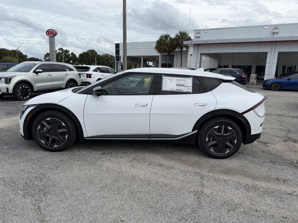 New 2025 Kia EV6 Light w/ Light LR Technology Package image 6