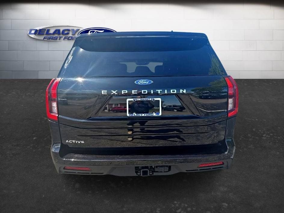 Used 2025 Ford Expedition Active AWD/4WD image 6