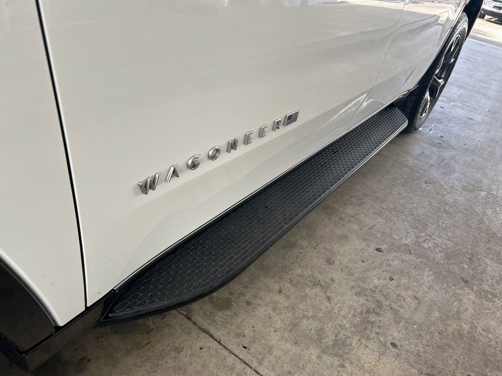 Used 2023 Jeep Wagoneer Series III w/ Preferred Equipment Group image 16