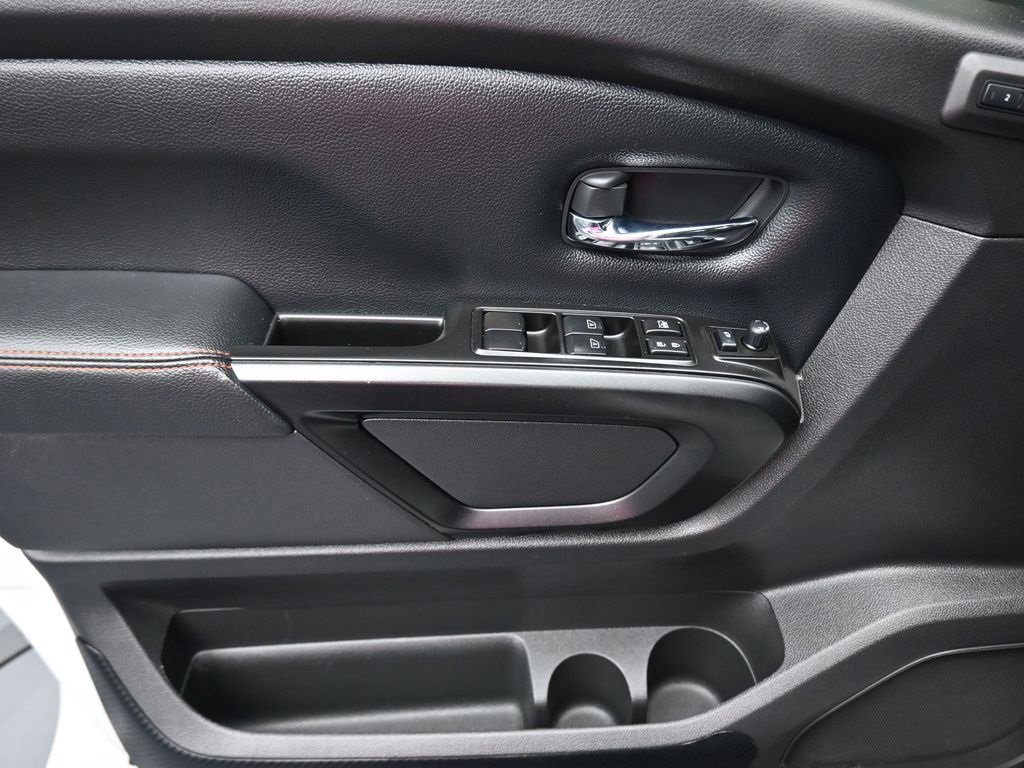 Used 2023 Nissan Titan PRO-4X w/ Pro-4x Convenience Package image 10