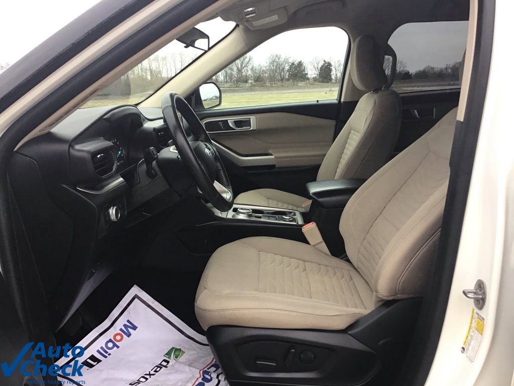 Used 2021 Ford Explorer XLT image 30