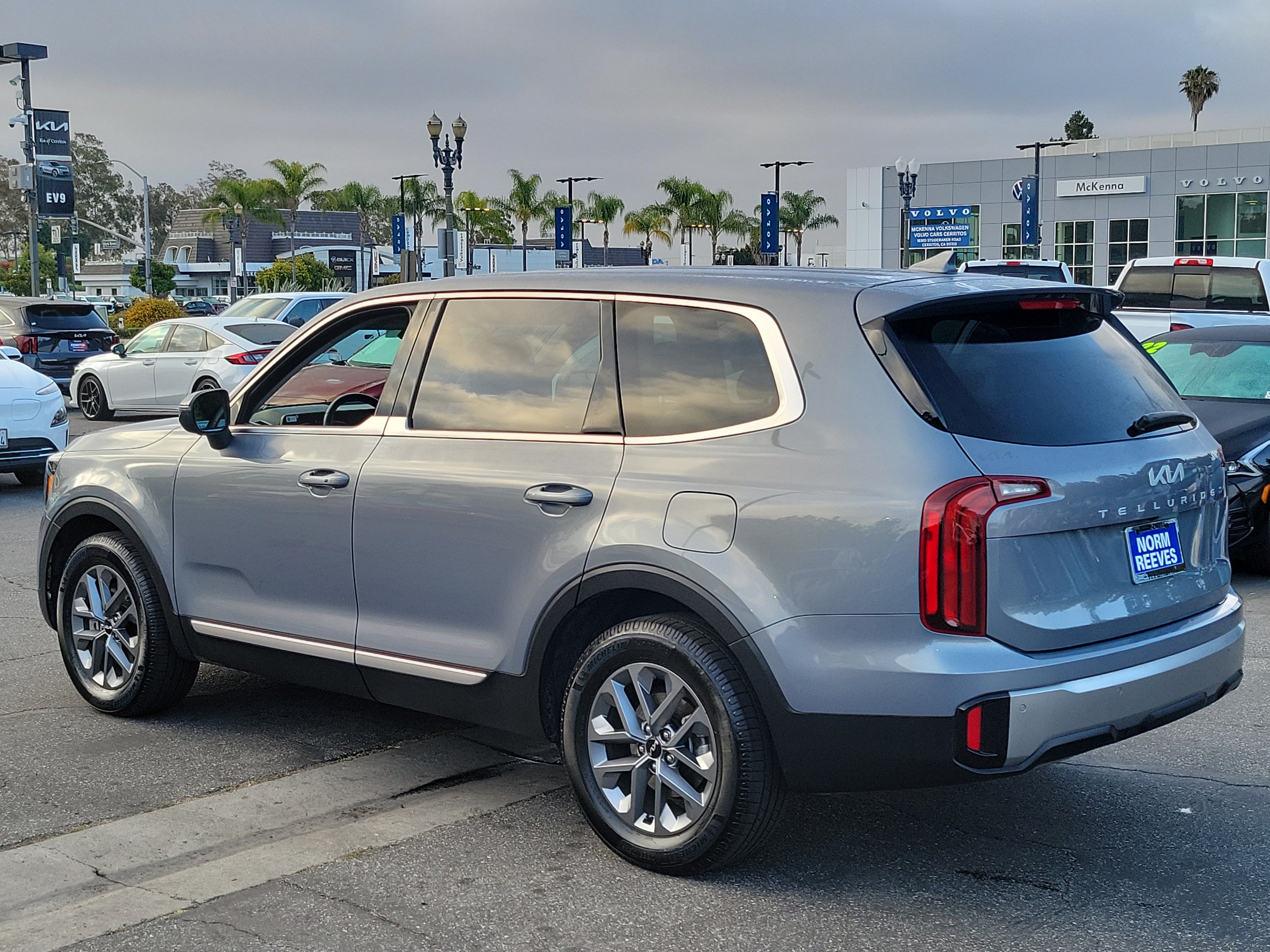 Used 2025 Kia Telluride LX FWD image 29