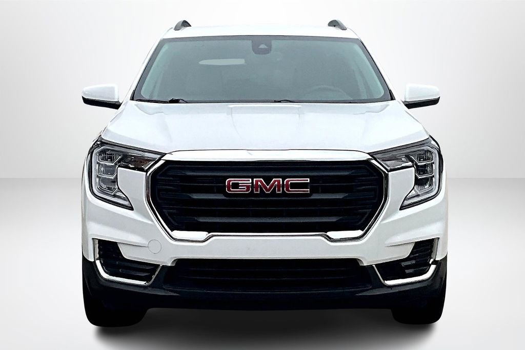 Used 2023 GMC Terrain SLE w/ Driver Convenience Package image 2