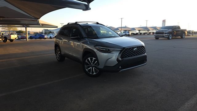 Used 2025 Toyota Corolla Cross XLE w/ Convenience Package image 9