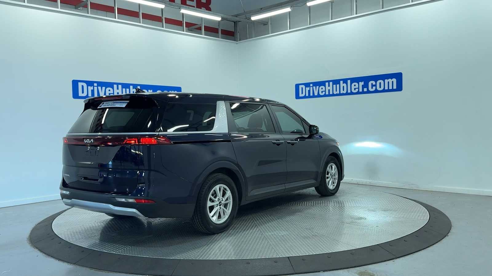 Used 2023 Kia Carnival LX FWD image 7