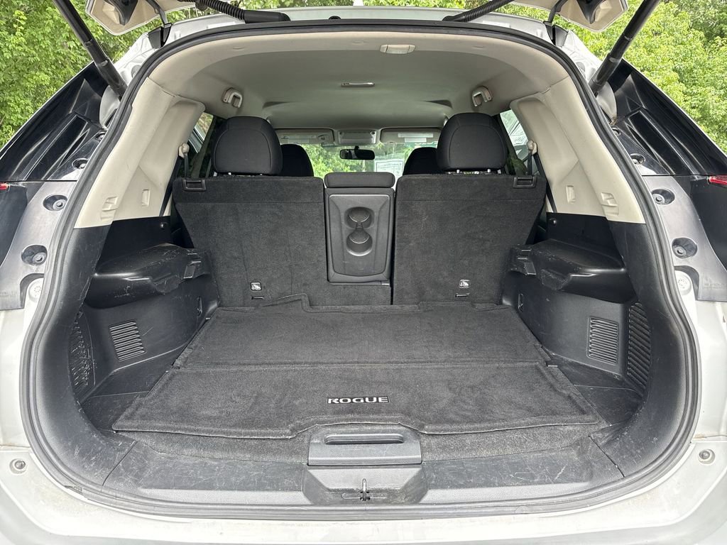 Used 2018 Nissan Rogue SV image 25