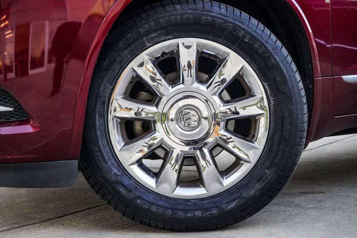 Used 2015 Buick Enclave Premium image 2