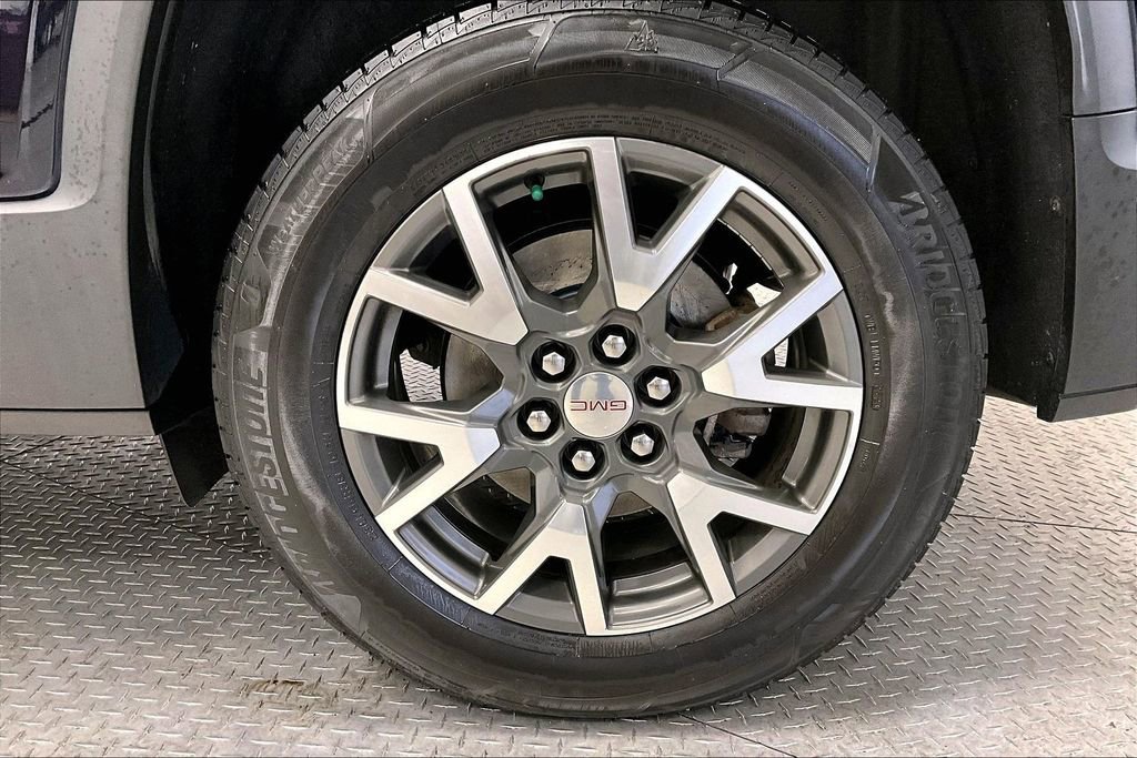 Used 2021 GMC Acadia SLE image 8