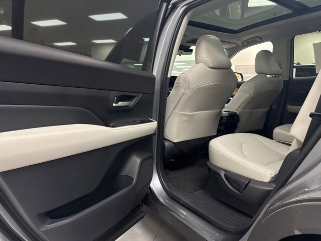 New 2026 Toyota Grand Highlander Platinum image 24