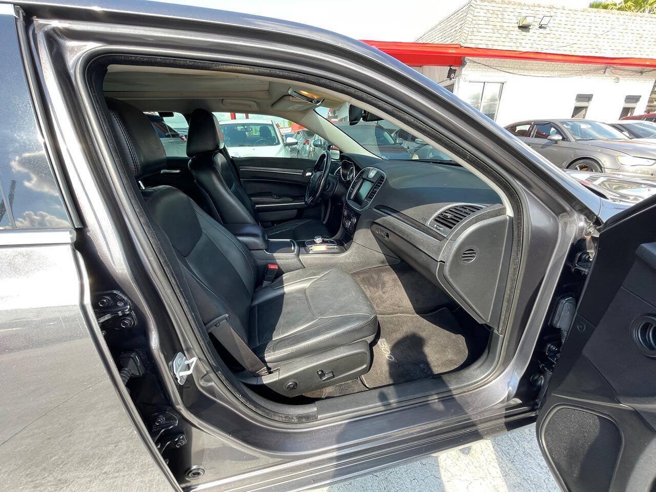 Used 2016 Chrysler 300 Limited RWD image 10