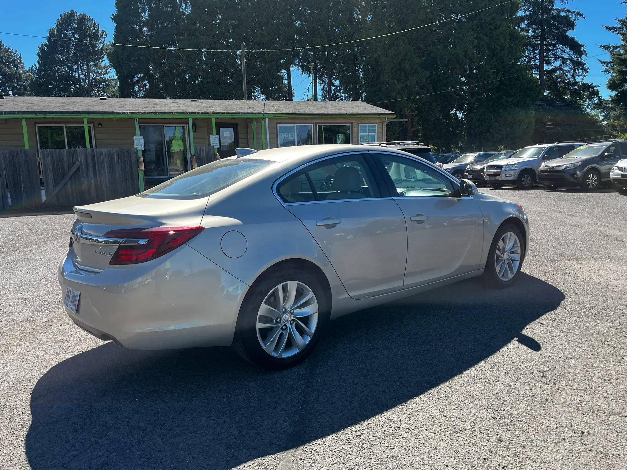 Used 2016 Buick Regal FWD image 3