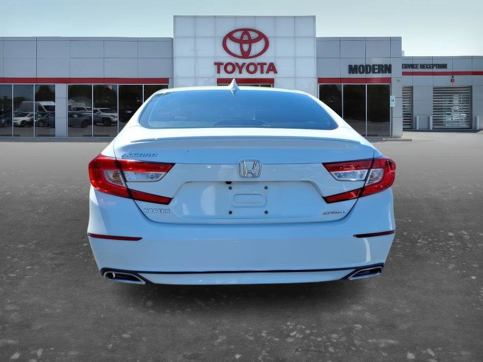 Used 2018 Honda Accord Sport image 6