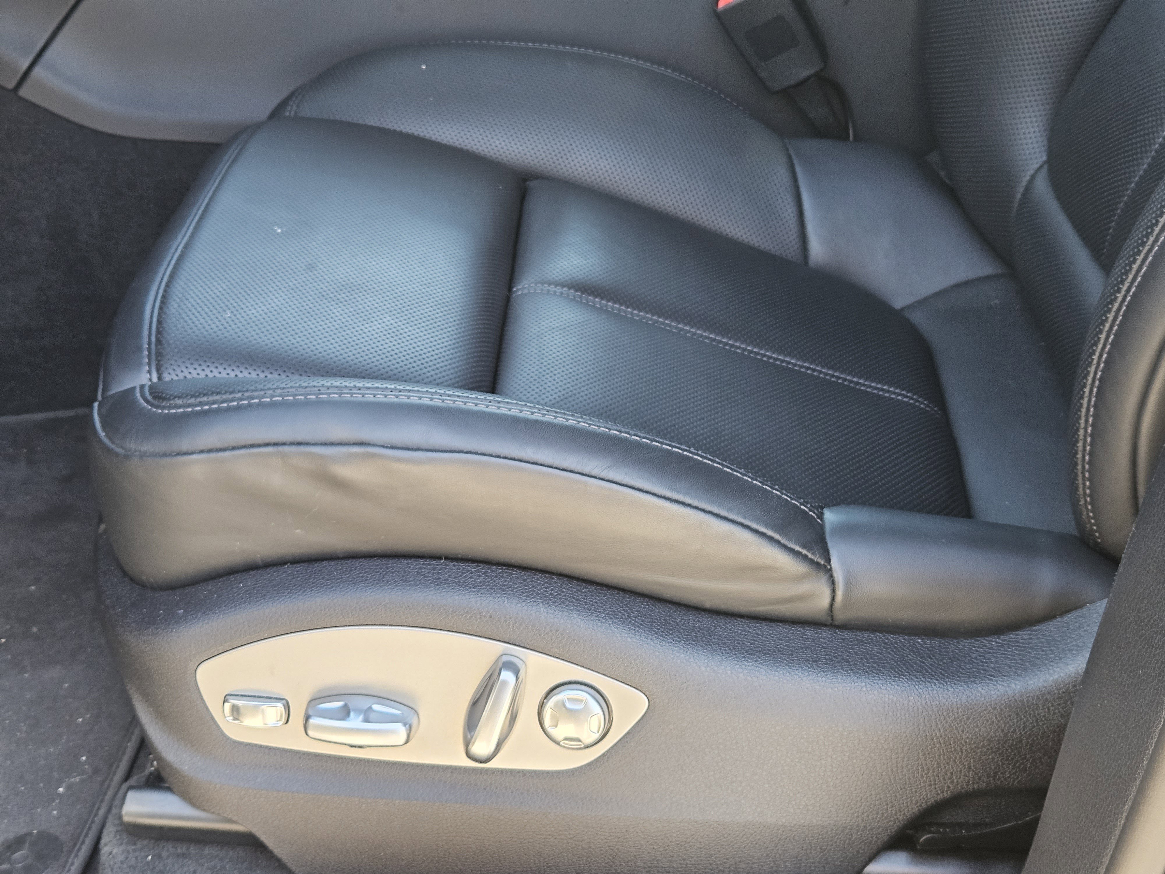 Used 2026 Porsche Macan image 23