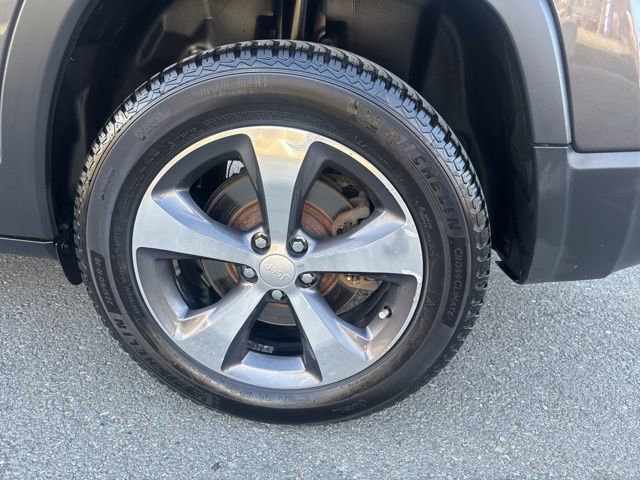 Used 2019 Jeep Cherokee Limited image 11