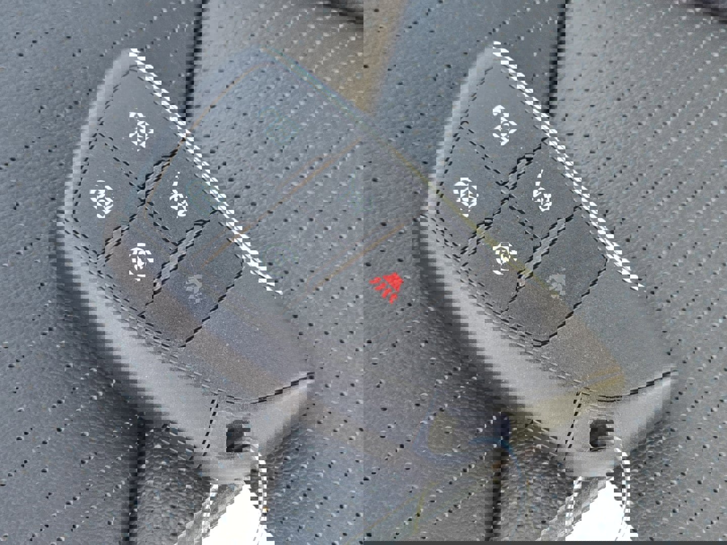 New 2025 Chevrolet Traverse RS w/ LPO, Floor Liner Package FWD image 17