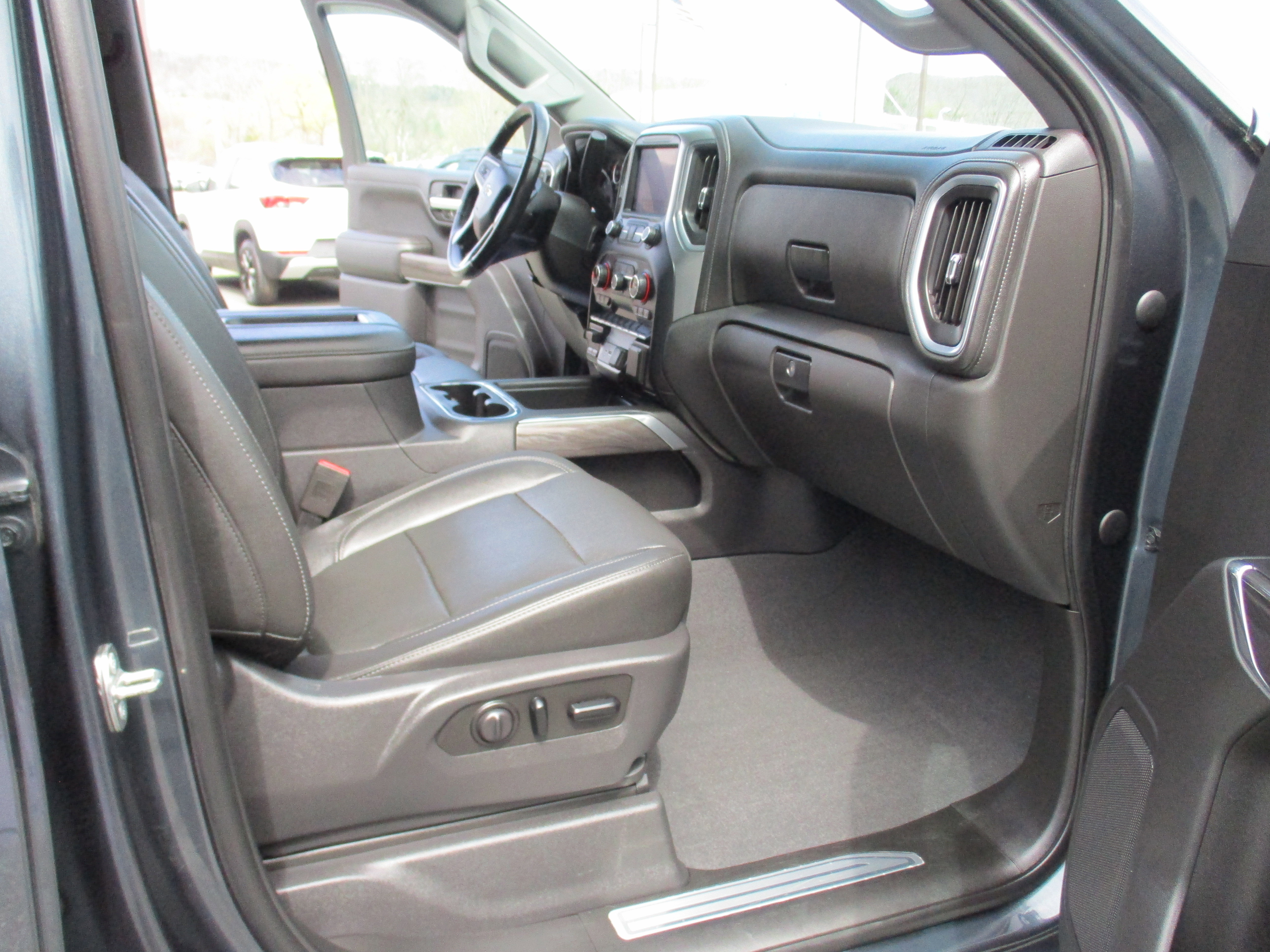 Used 2019 Chevrolet Silverado 1500 LTZ image 15