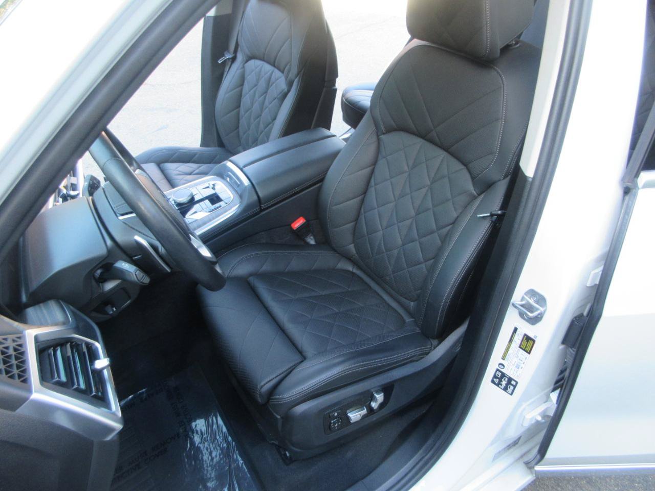Used 2025 BMW X7 xDrive40i w/ Premium Package AWD/4WD image 12