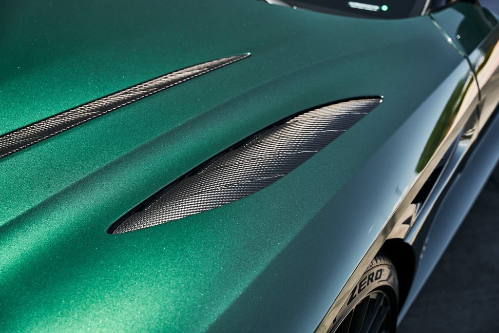 Used 2023 Aston Martin DBS Coupe RWD image 10