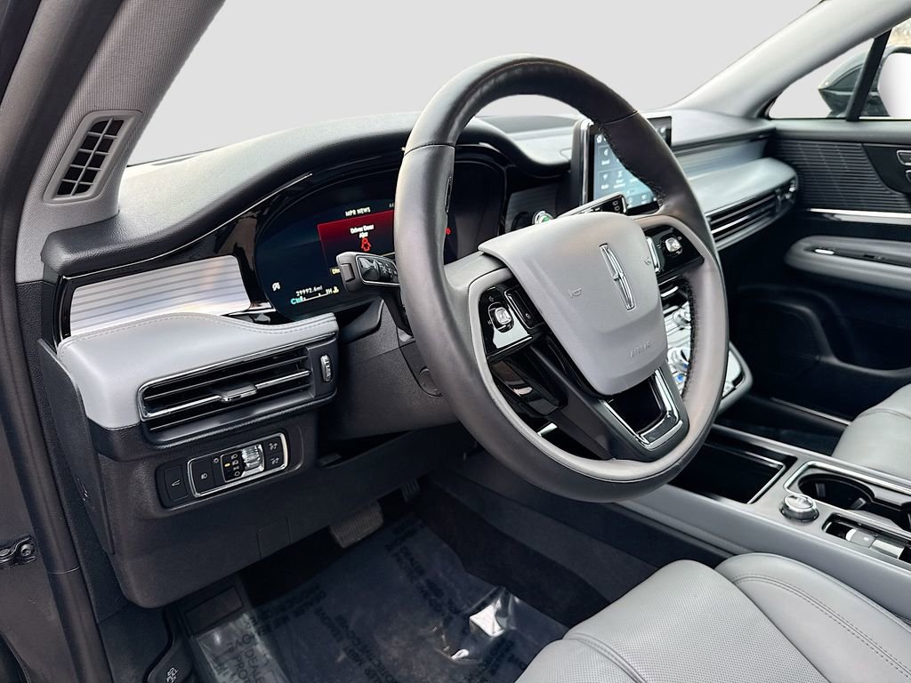 Used 2022 Lincoln Corsair Reserve w/ Equipment Group 201A image 9