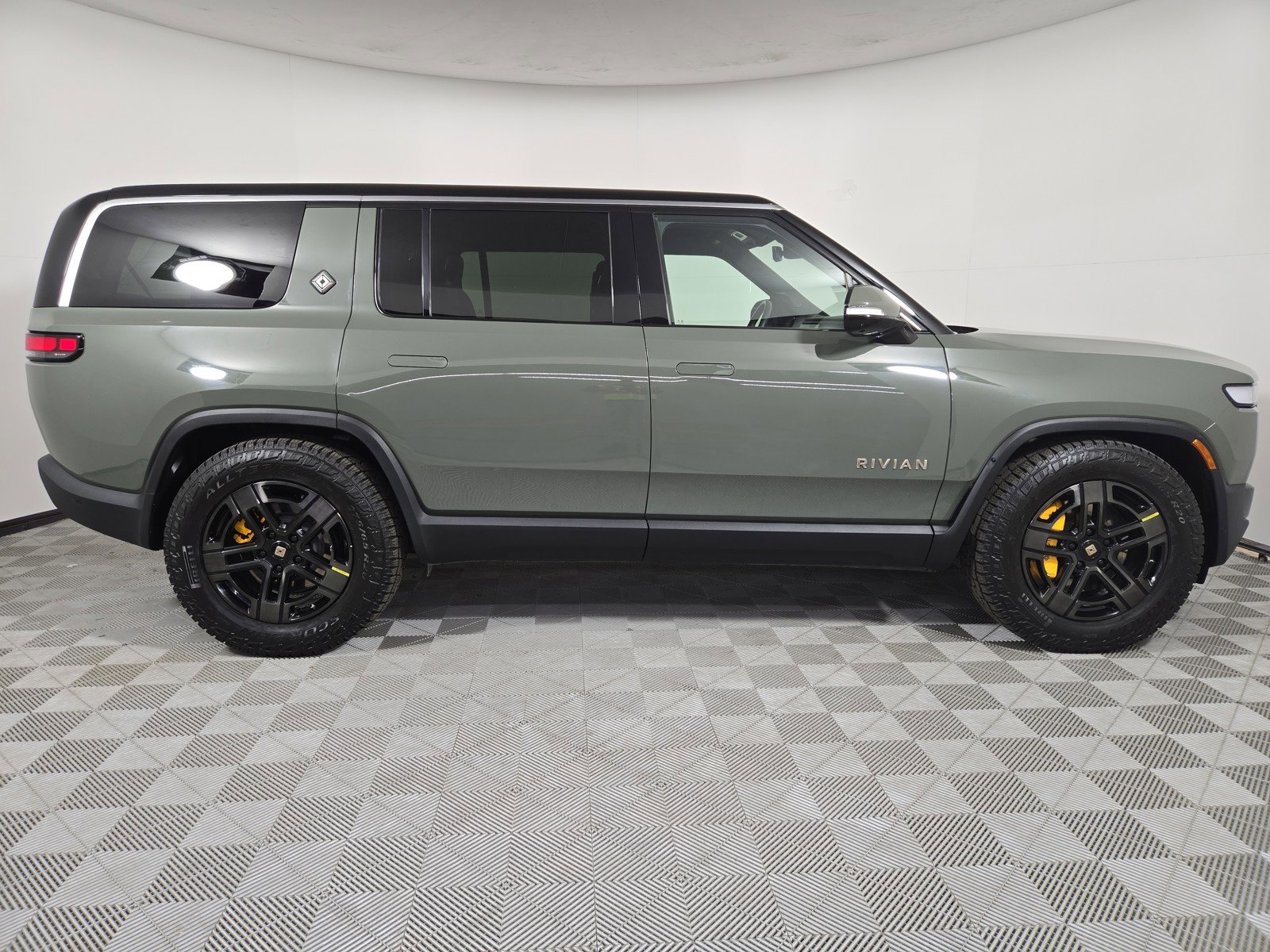 Used 2022 Rivian R1S Launch Edition image 6