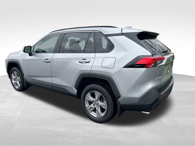 Used 2023 Toyota RAV4 XLE AWD/4WD image 4