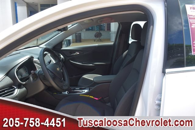 Used 2025 Chevrolet Malibu RS FWD image 18
