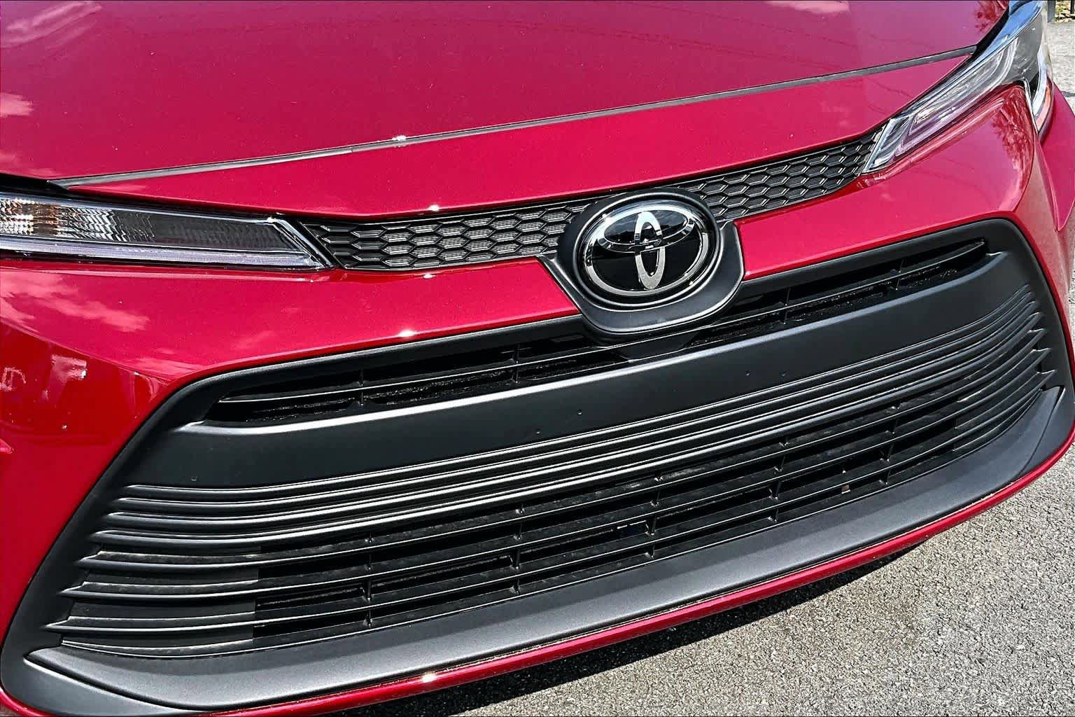 Certified 2025 Toyota Corolla LE image 29