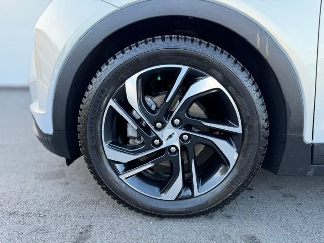 Used 2023 Chevrolet Bolt LT w/ Infotainment Package FWD image 28