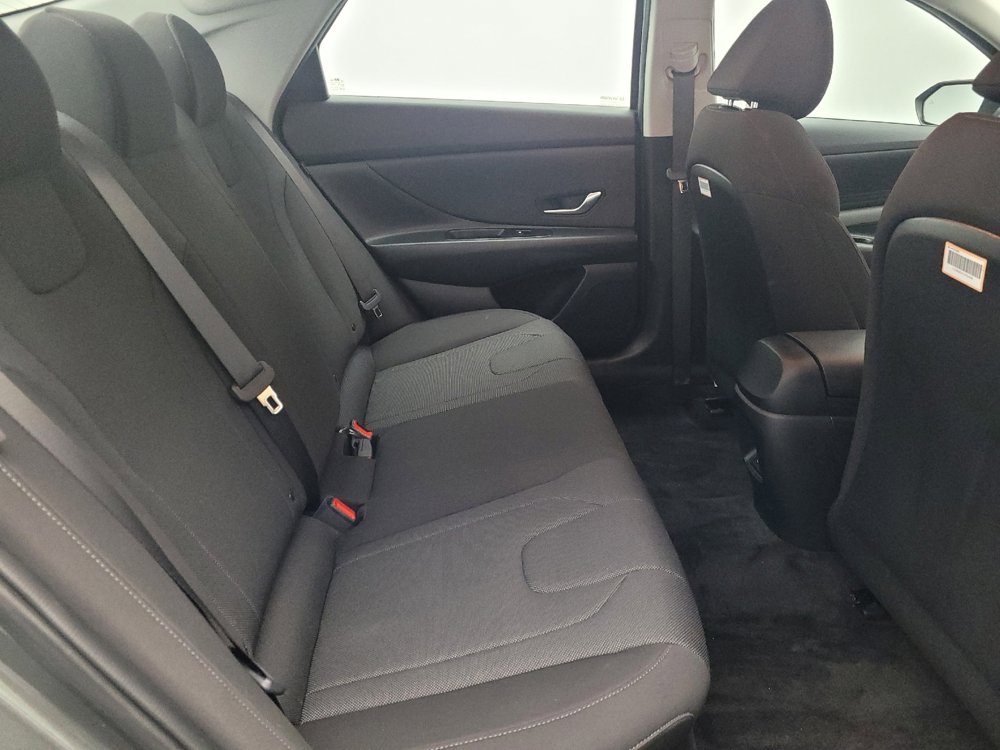 Used 2025 Hyundai Elantra SE image 19
