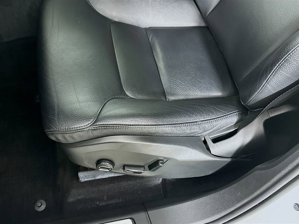 Used 2021 Volvo XC60 T5 Momentum w/ Premium Package image 9