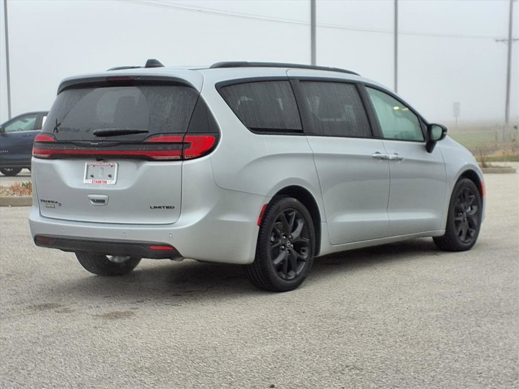 New 2026 Chrysler Pacifica Limited w/ S Appearance Package image 2