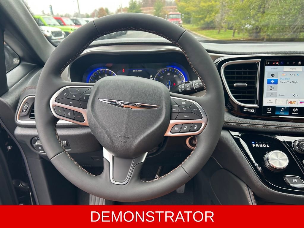 New 2026 Chrysler Pacifica Pinnacle image 10