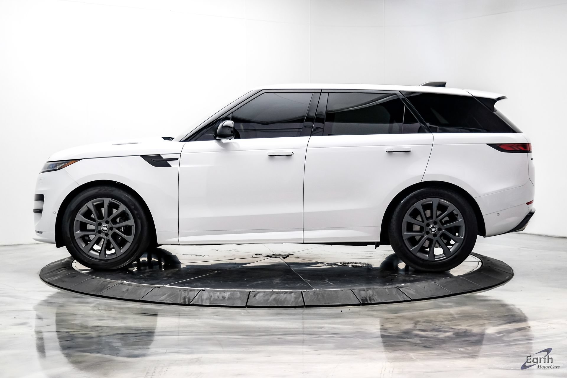 Used 2024 Land Rover Range Rover Sport Dynamic SE AWD/4WD image 7