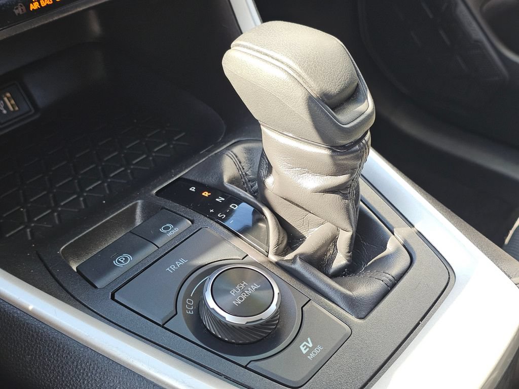 Used 2025 Toyota RAV4 XLE AWD/4WD image 30