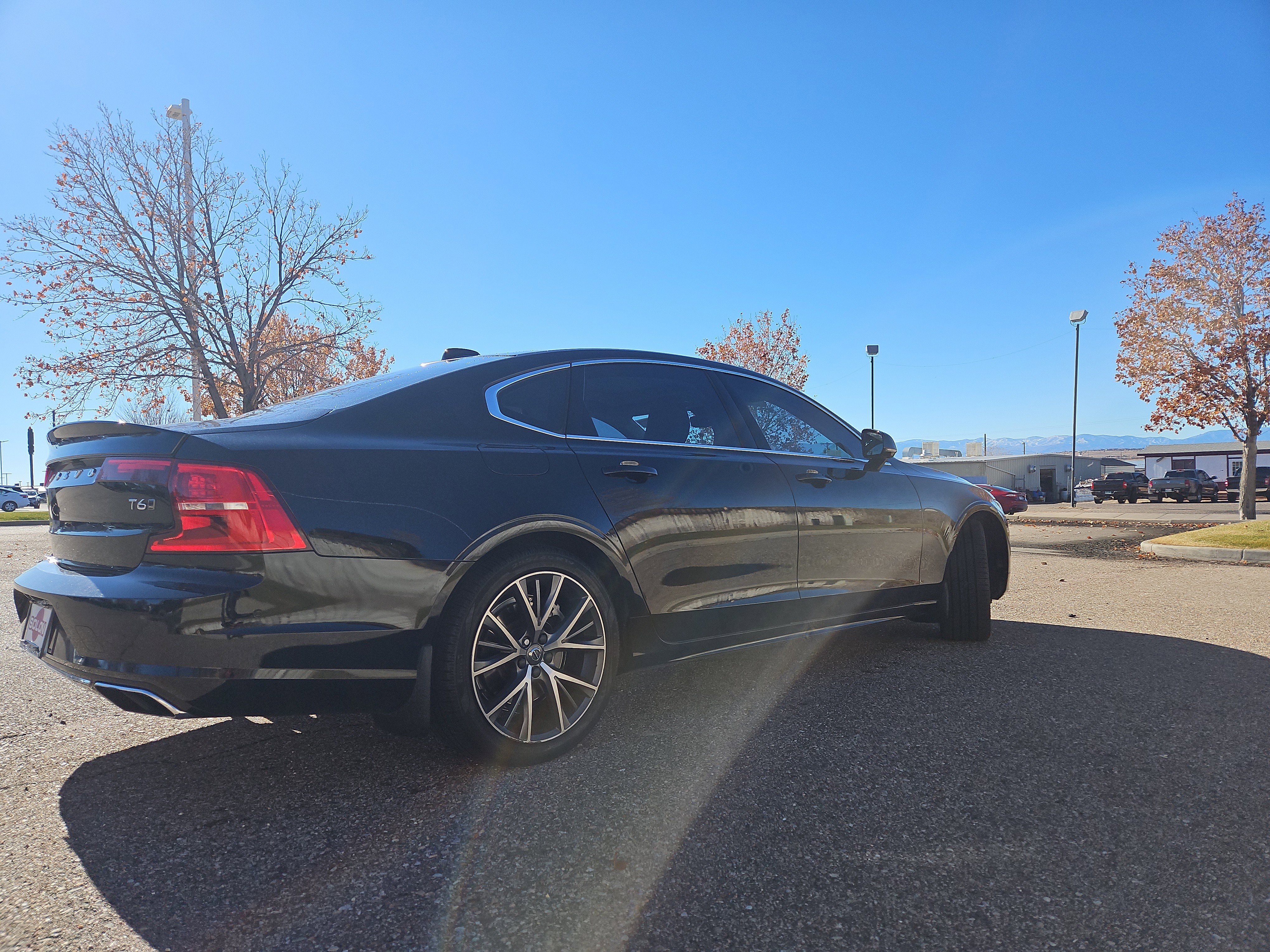 Used 2019 Volvo S90 T6 Momentum image 4